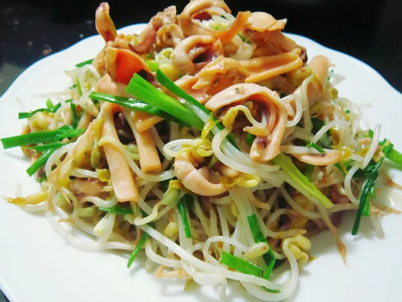 Giá đỗ xào với hải sản vừa thơm ngon vừa bổ dưỡng