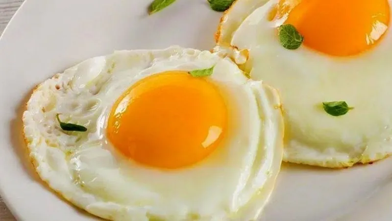 Trứng gà tươi chứa nhiều cholesterol có lợi cho sức khỏe