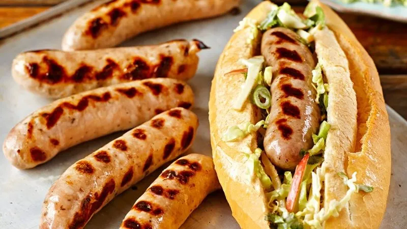 Một ổ bánh mì xúc xích có thể cung cấp tới 1/4 lượng calo cần thiết cho một ngày