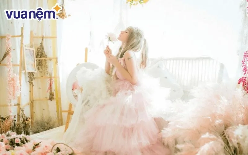 Tấm bảng gỗ khắc chữ Thiên An với hoa văn cổ điển