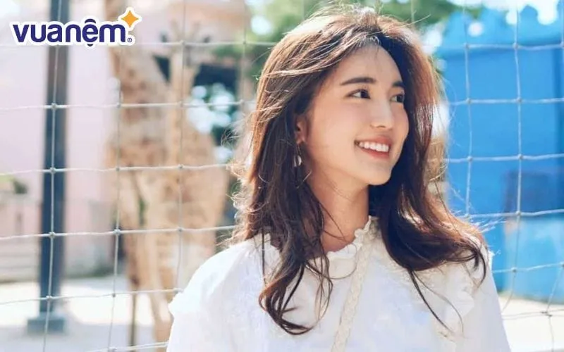 Ý nghĩa tên Vy? Cô gái xinh đẹp tên Vy